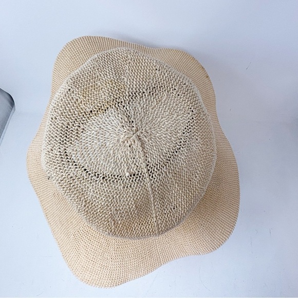 VINCE CAMUTO Women’s Natural Woven Paper Hat Floppy V Logo Sun Protection OS - Picture 5 of 6